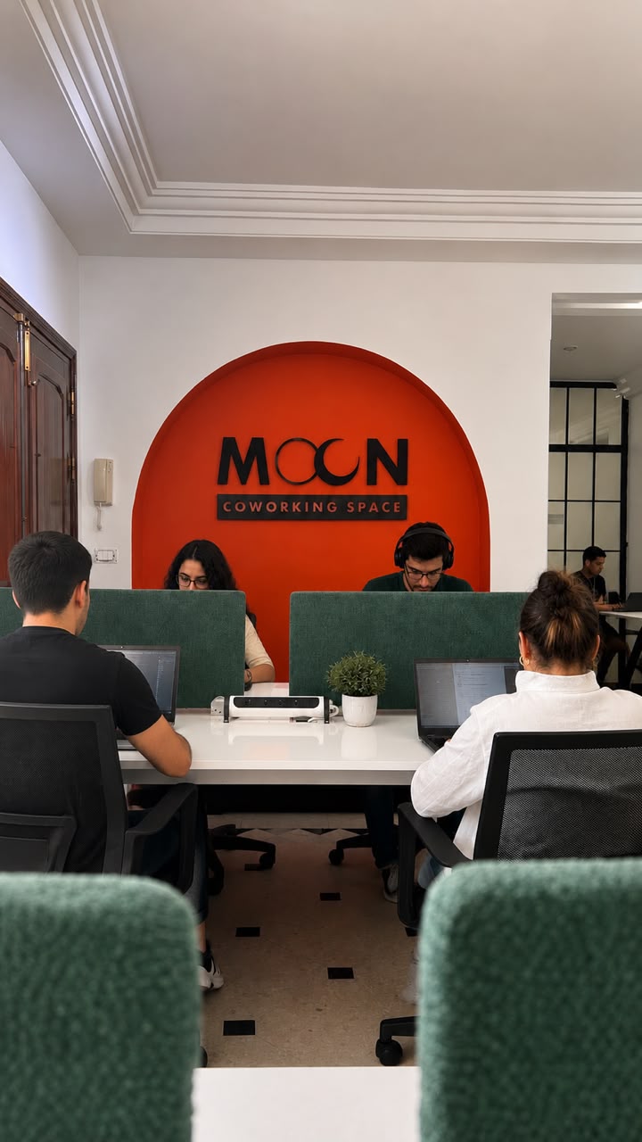 TWO SPACES.🌙ONE WORKPLACE.